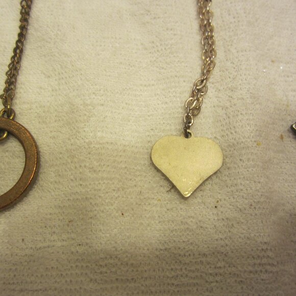 VTG RELIGIOUS PENDANTS W/CHAINS, PRICE IS EACH - Picture 9 of 10